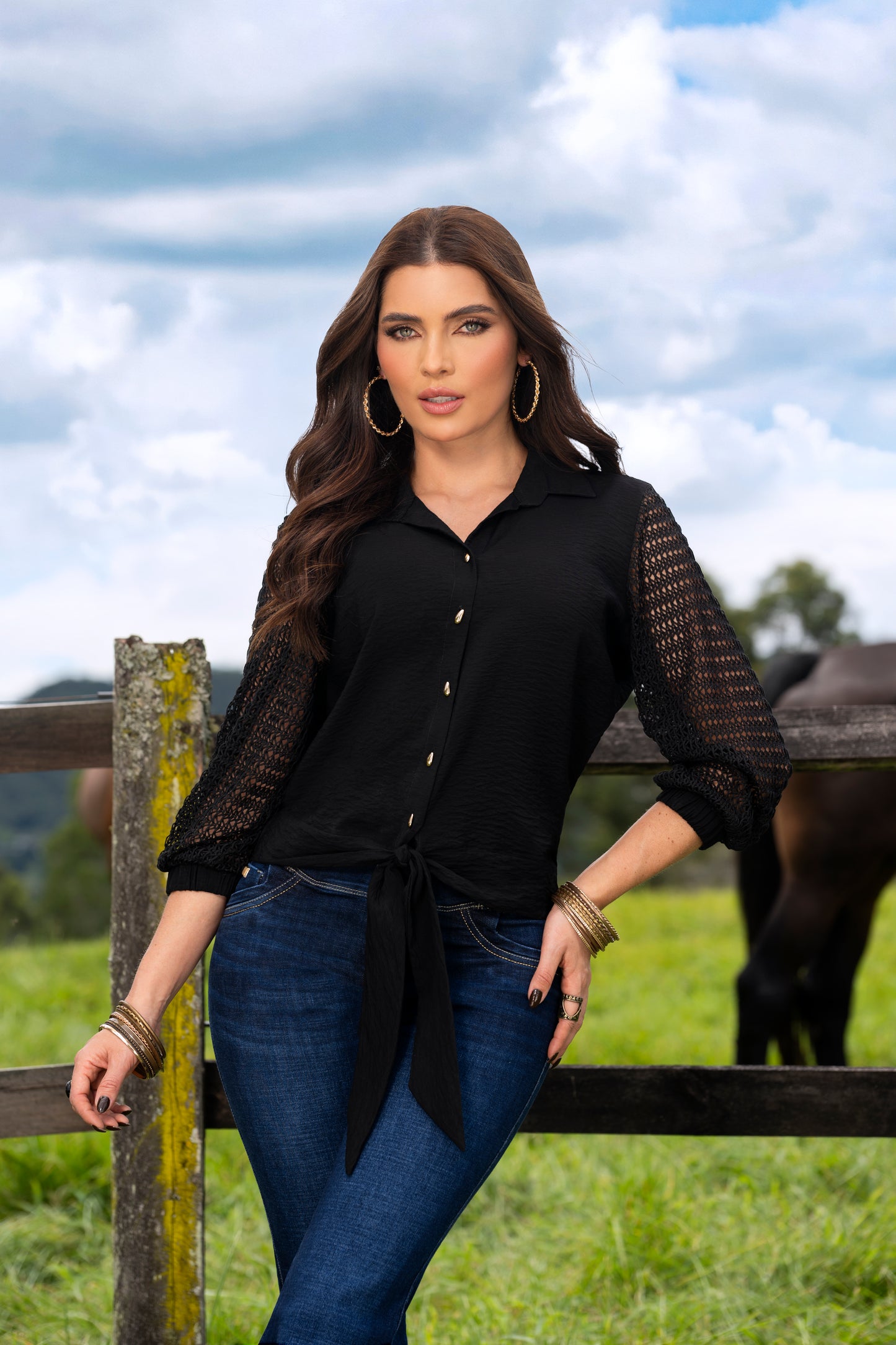 Blusa Negra Chalis con Mangas Tejidas Ref A-748