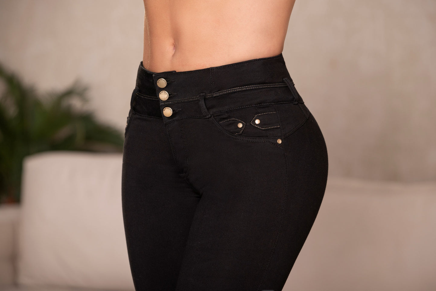 Jean Push Up Piel Durazno Bota Tubo Negro Ref 1926
